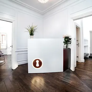 Youroom Carrozze 3*, רומא איטליה